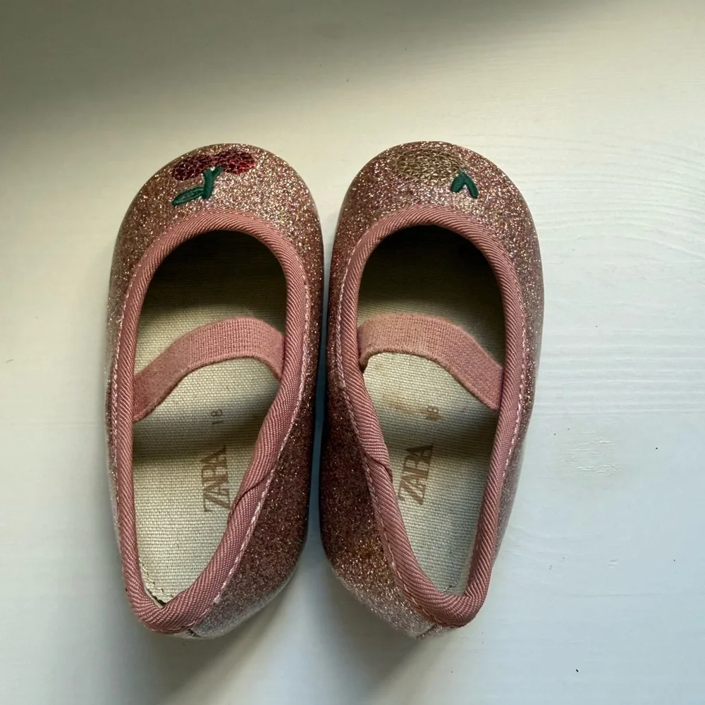 Zara Girls Pink Glitter Mary Janes with Cherry Embroidery size 18 (US 3)